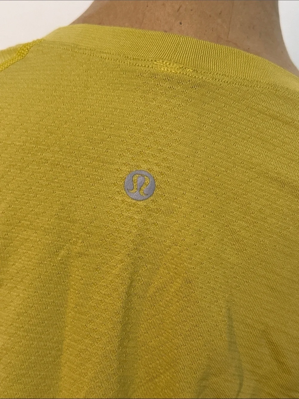 Lululemon sz 10 Swiftly Tech Chartreuse Lightweight Long-Sleeve Top great cond